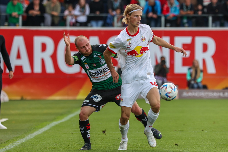 10.09.2022, Ried im Innkreis, AUT, SV Ried vs. FC Red Bull Salzburg, Bundesliga Grunddurchgang, Im Bild Wießmeier, Kjaergaard, Reinhard Schröckelsberger © 2022, PhotoCredit: R. Schröckelsberger _-6.jpg