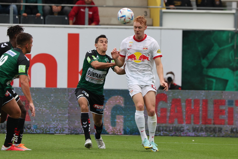 10.09.2022, Ried im Innkreis, AUT, SV Ried vs. FC Red Bull Salzburg, Bundesliga Grunddurchgang, Im Bild Weberbauer, Seiwald, Reinhard Schröckelsberger © 2022, PhotoCredit: R. Schröckelsberger _-14.jpg