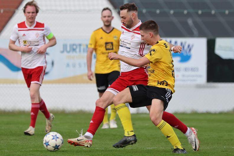 05.04.2025, AUT, Senftenbach, Union Senftenbach vs Union St.Roman/Esternberg 1b, Bezirksliga West, Fotocredit Reinhard Schröckelsberger BLW-2425-R16-SEN-STR-17.jpg